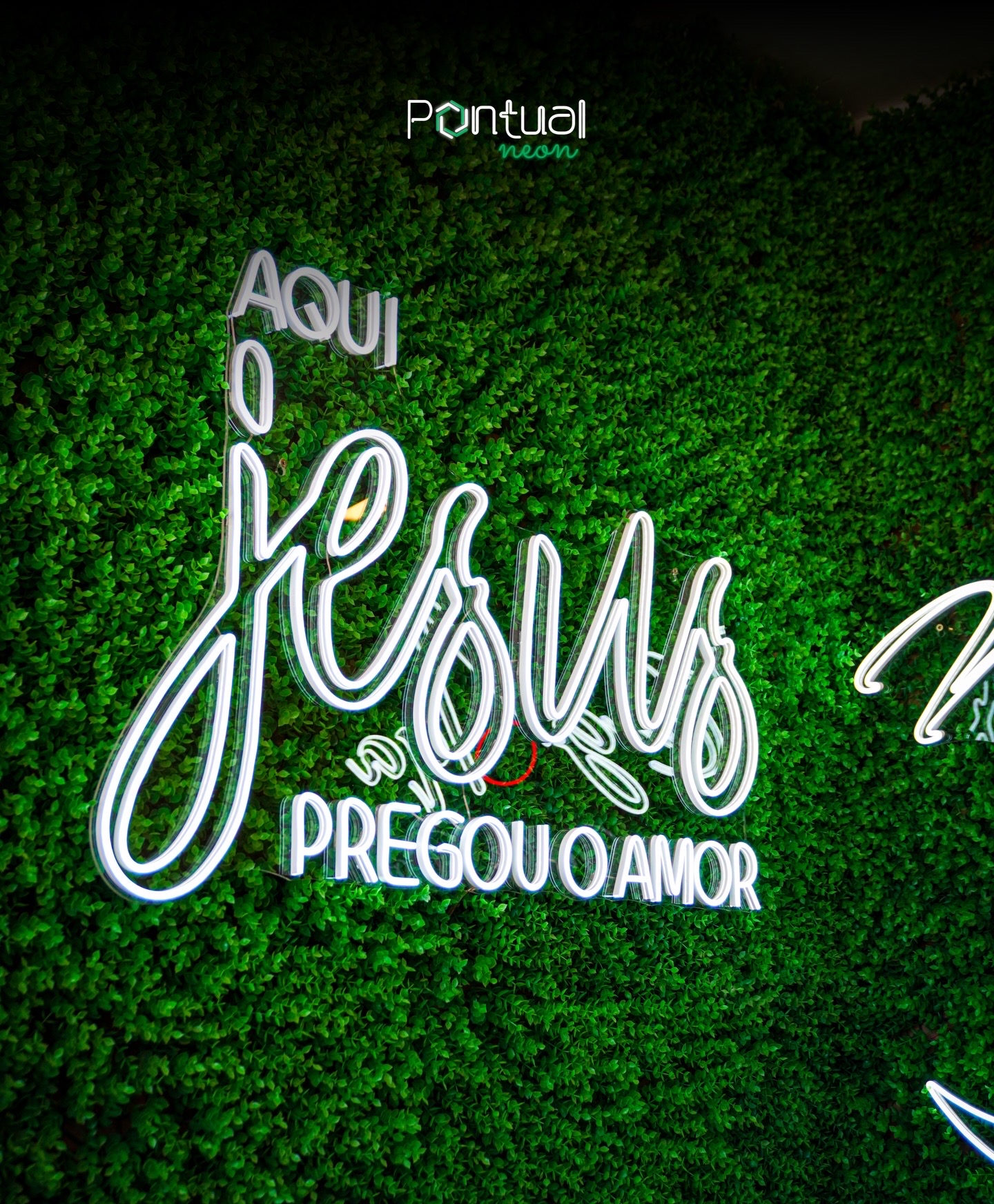 Pontual Neon — trabalho 1